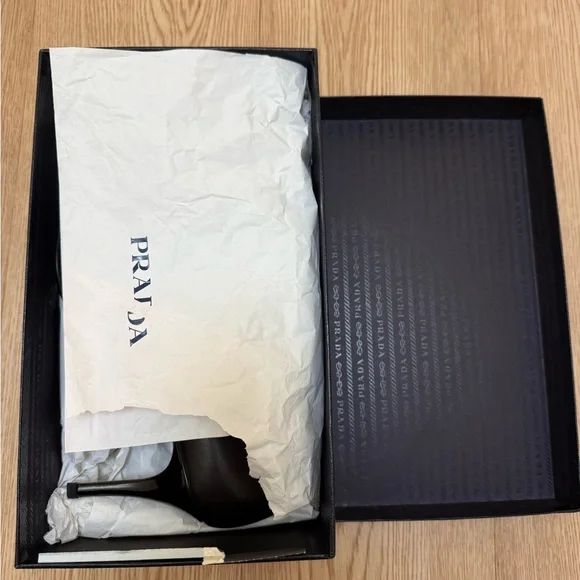 Prada Napa Vernice Nero 1lP268 New With Box Size 40 Authentic!